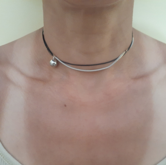 Dainty necklace with silver ball - Picture 1 of 2